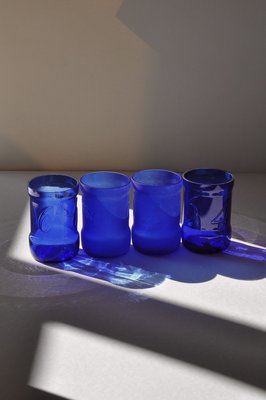 Склянка синя з врятованого скла 76577 фото